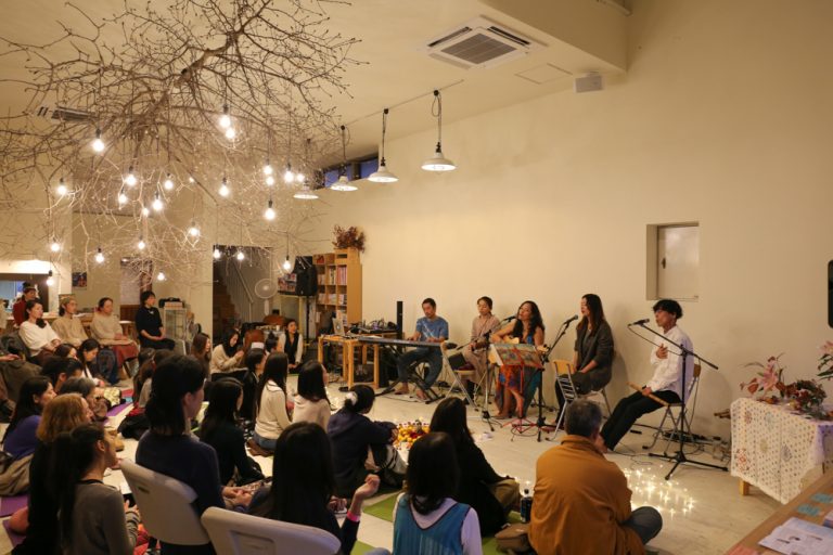 kirtan daphne tse