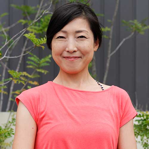 ヨガインストラクター TOMOKO ｜ 初心者でも安心 名古屋のヨガスタジオ